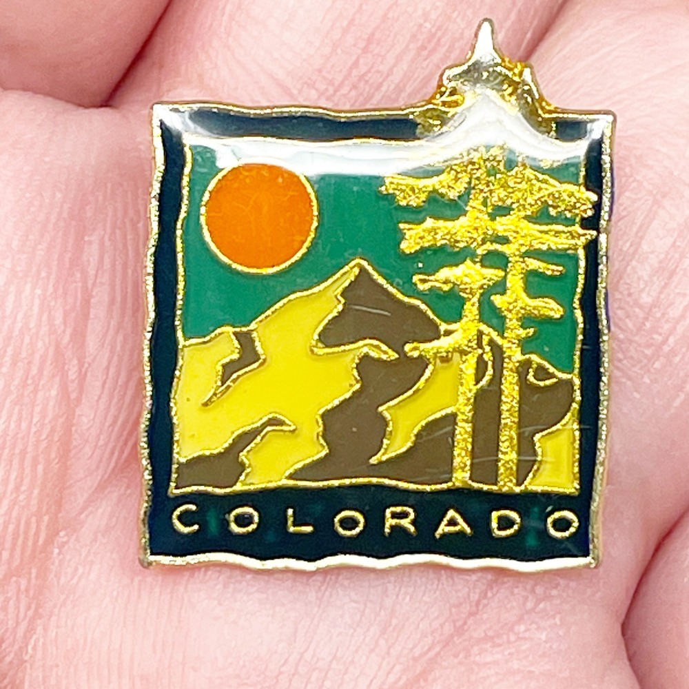 Vintage Colorado Enamel Pin Multicolor Mountain Nature Travel Souvenir Lapel Bag